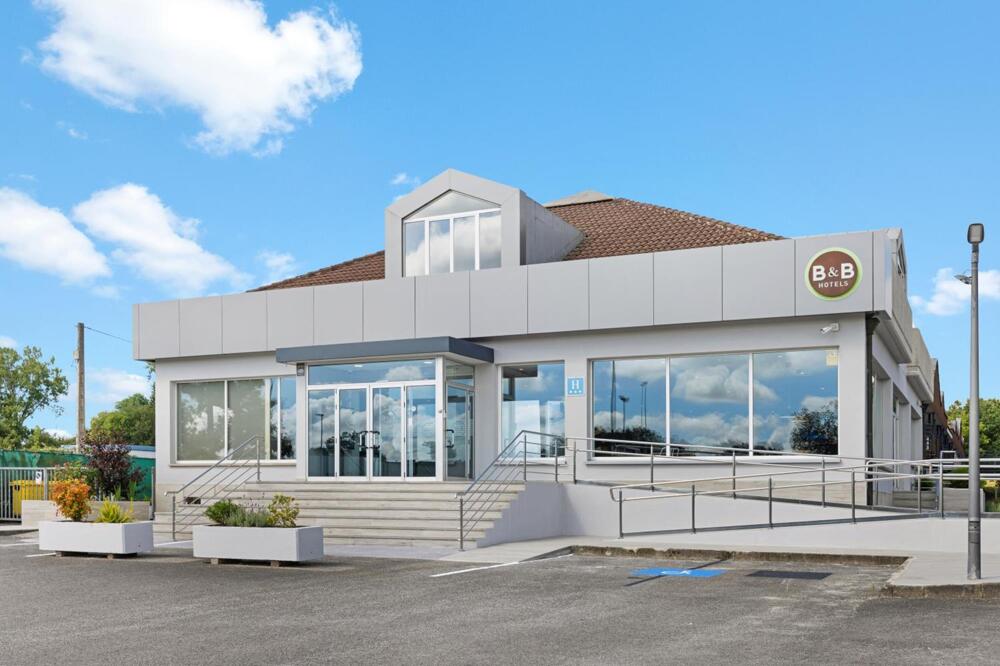 Foto del exterior de B&amp;amp;B HOTEL Oviedo