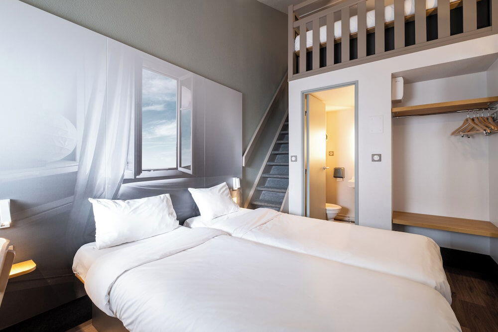 Foto de una habitación de B&amp;amp;B HOTEL Rennes Nord St Grégoire
