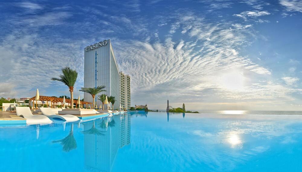 International Hotel Casino & Tower Suites, Golden Sands