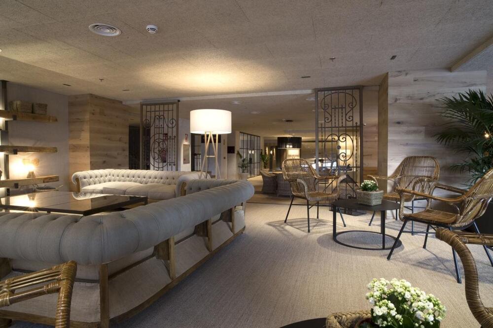 Zenit Sevilla, Sevilla. Desde 77.26€ - Central de Reservas
