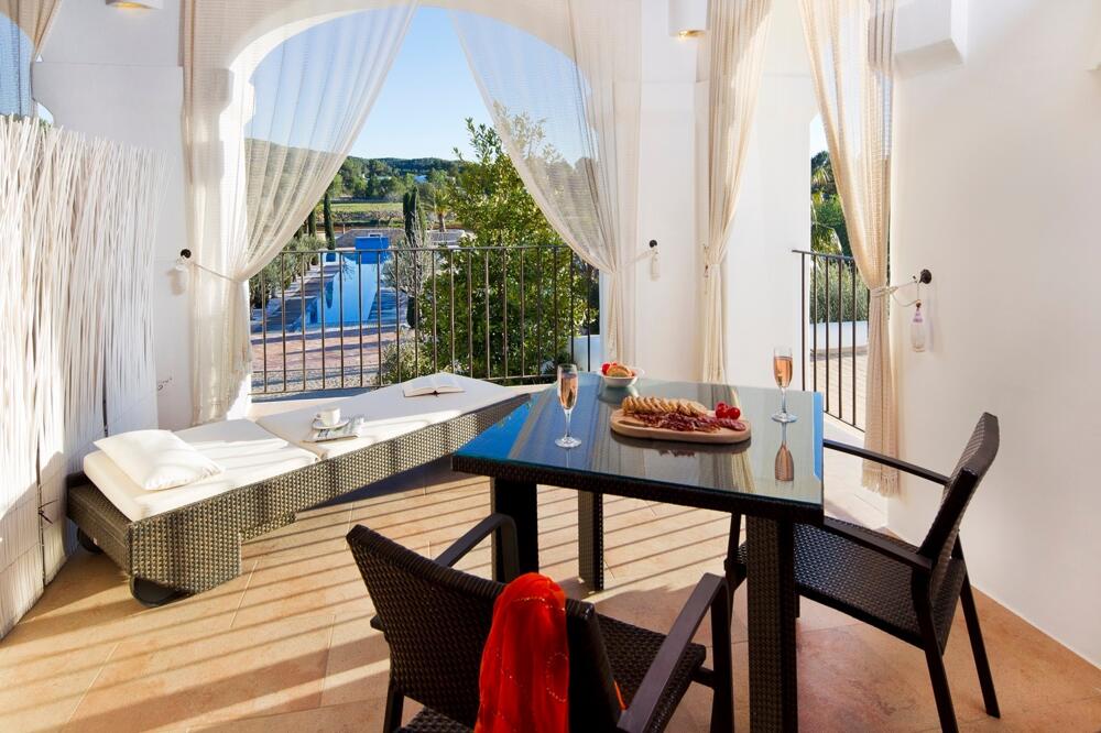 Foto de una habitación de Ca Na Xica - Hotel &amp;amp; Spa