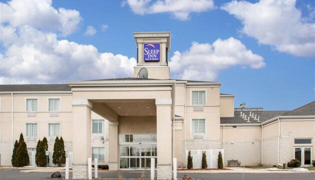 Photo – Hotel Sleep Inn &amp; Suites Sheboygan I-43