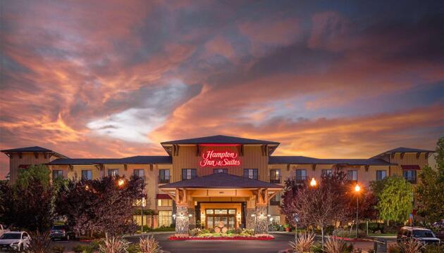 Foto de Hotel Hampton Inn &amp; Suites Windsor-Sonoma Wine Country