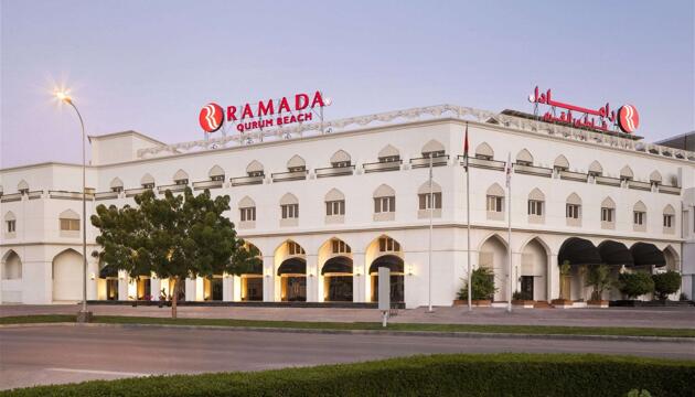 Foto de Hotel Ramada by Wyndham Qurum Beach