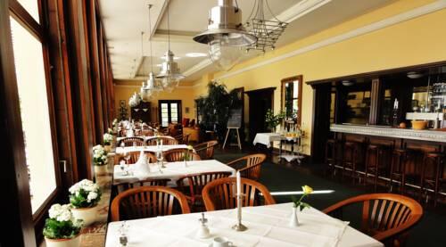 Cafe Restaurant Hotel Johannisberg Bad Nauheim Café Restaurant Hotel Johannisberg, Bad Nauheim - Reserving.com