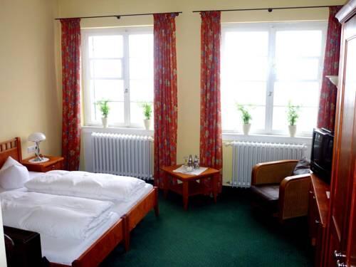 Cafe Restaurant Hotel Johannisberg Bad Nauheim Café Restaurant Hotel Johannisberg, Bad Nauheim - Reserving.com