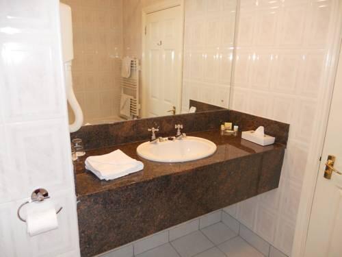 Foto del baño de The Rhu Glenn Hotel