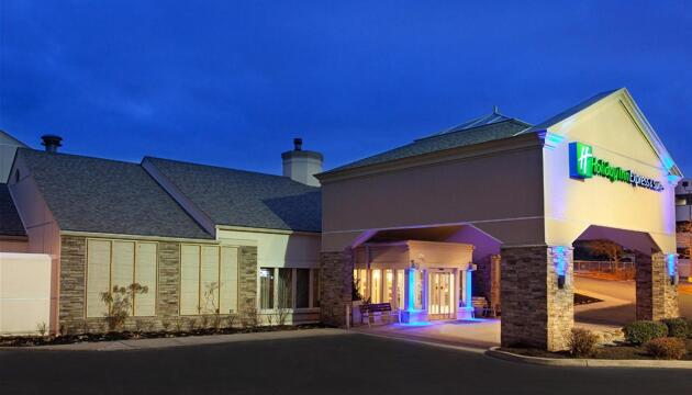 Photo – Holiday Inn Express Hotel &amp; Suites Pittsburgh Airport, an IHG Hotel