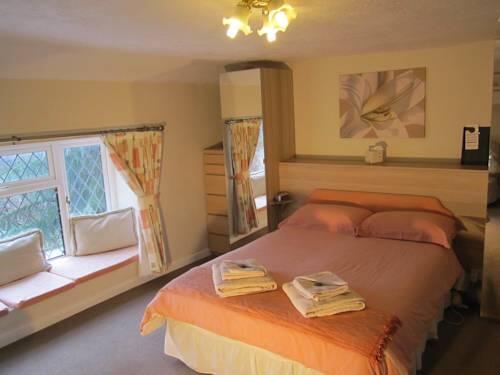 Room – Cwmbach Guest House