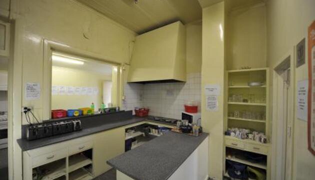 Adelaide Travellers Inn Backpackers Hostel, Adelaide - Reserving
