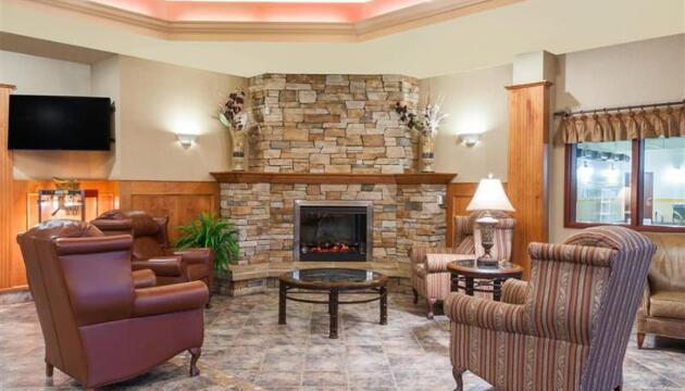 Photo – Ramada by Wyndham Airdrie Hotel &amp; Suites
