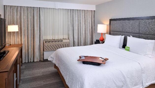 Photo – Hotel Hampton Inn &amp; Suites by Hilton Calgary University NW