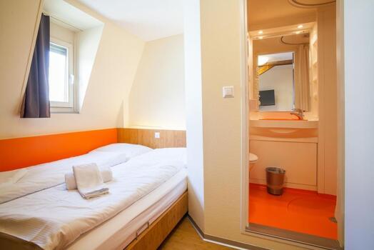 easyHotel Basel - self service and self check-in, Basilea - Central de ...