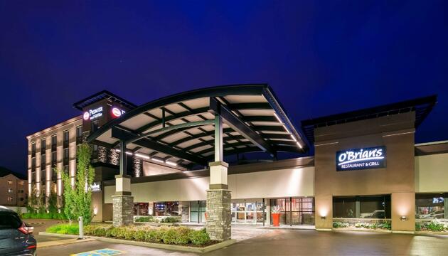 Foto de Hotel Best Western Premier Denham Inn &amp; Suites