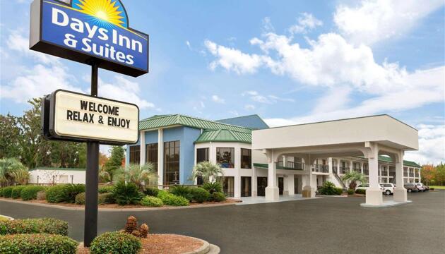 Photo – Hotel Days Inn &amp; Suites by Wyndham Savannah Midtown