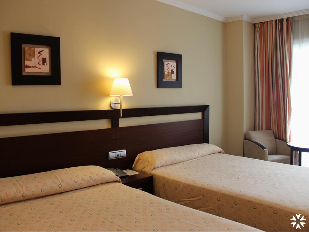 Foto de una habitación de Hotel Bahía Almuñecar