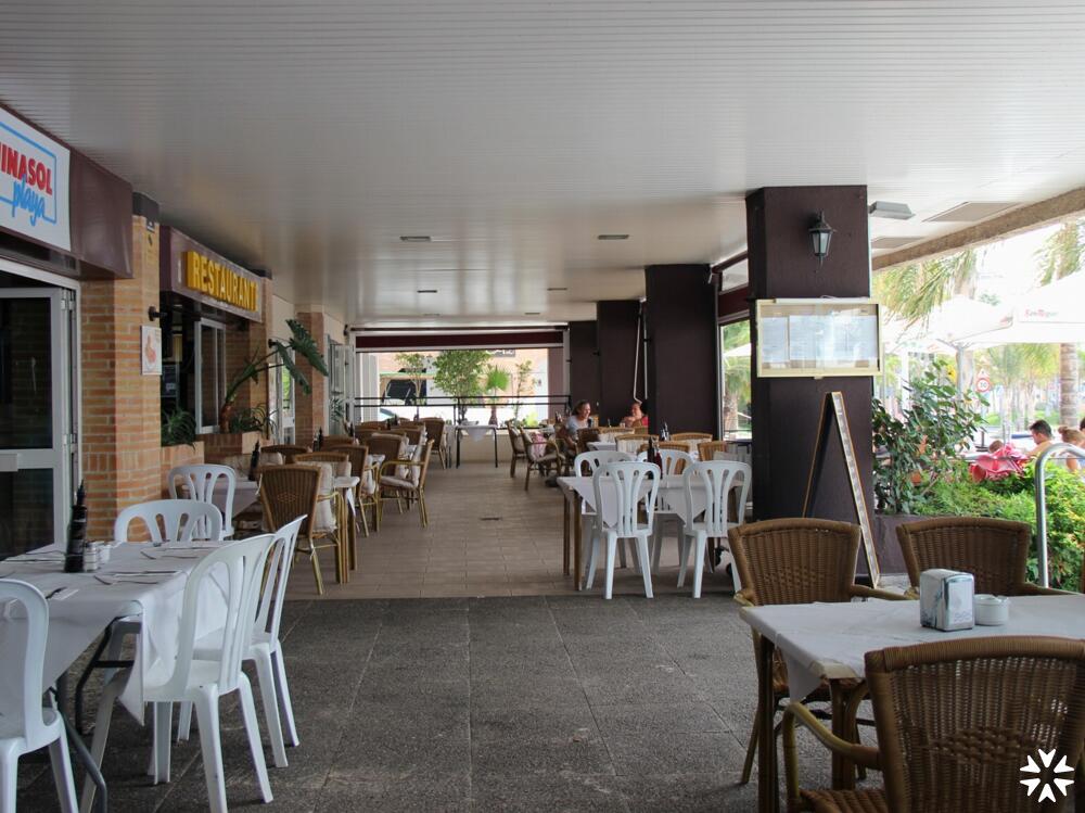 Foto de restauración de Apartamentos Apal Chinasol