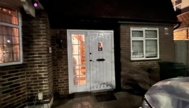 Foto de 5- bed gem in Barnet, Short let Luxury Awaits