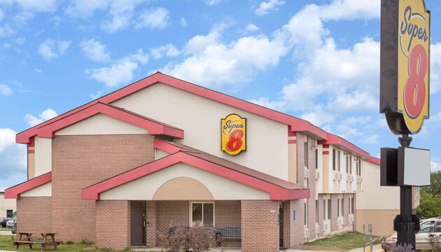 Photo – Motel Super 8 by Wyndham Sheboygan WI