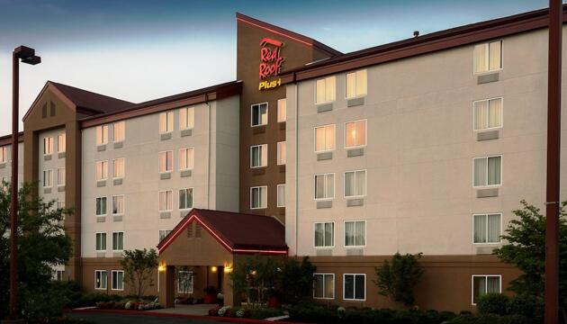 Photo – Hotel Red Roof Inn PLUS+ Long Island - Garden City