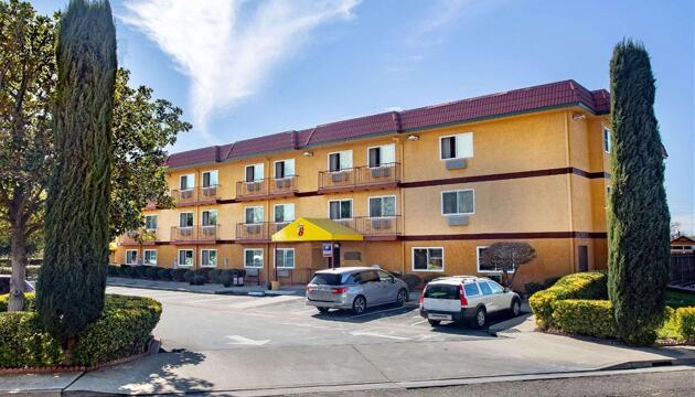Photo – Hotel Super 8 by Wyndham Chico