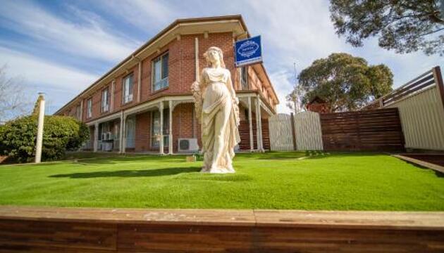 Photo – Hamiltons Townhouse Motel