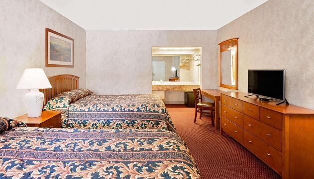 Photo – Hotel Knights Inn Traverse City
