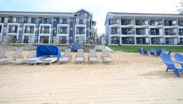 Photo – Pointes North Beachfront Resort Hotel