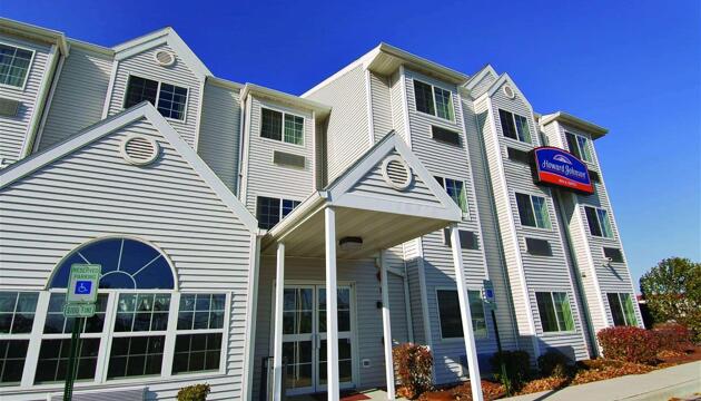 Foto de Howard Johnson by Wyndham Elk Grove Village Hotel &amp; Suites
