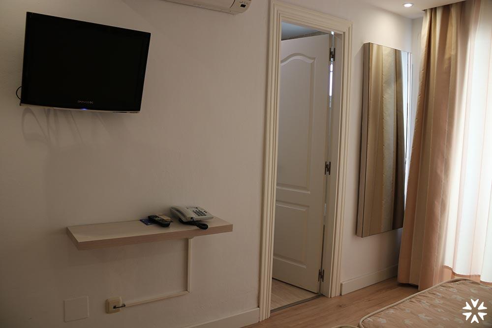 Foto de una habitación de Aparthotel Puerto Azul Marbella