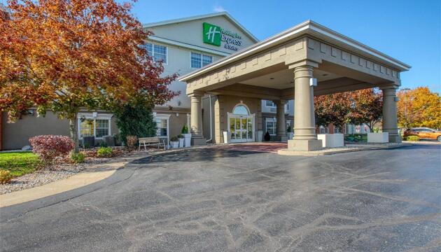 Photo – Holiday Inn Express Hotel &amp; Suites Oshkosh - State Route 41, an IHG Hotel