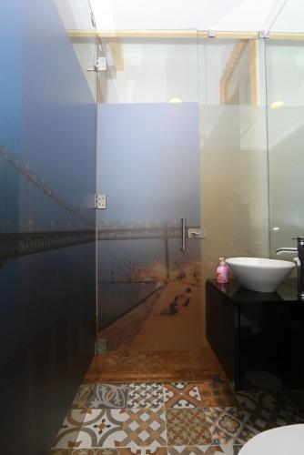 Foto del baño de Sao Jorge Apartments &amp;amp; Suites