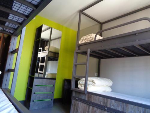 Foto de una habitación de Brxxl 5 City Centre Hostel
