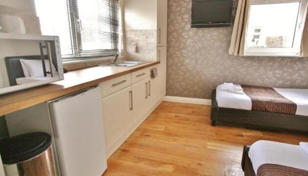 Photo – Hotel Central Studios Gloucester Road by RoomsBooked