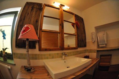 Bathroom – Hotel Mair&amp;#039;s Landgasthof -Adults only-