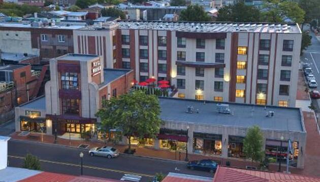 Photo – The Hotel Warner