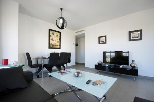 Foto de una habitación de Apartamentos City Beach Lluch