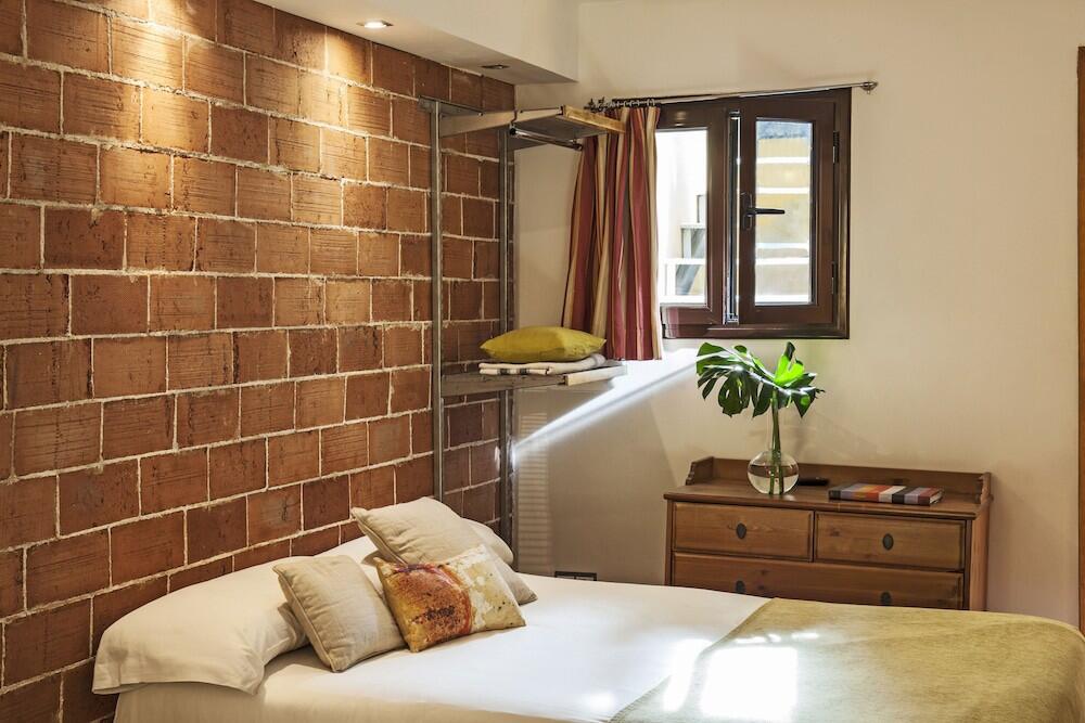 AinB Las RamblasGuardia Apartments, Barcelona