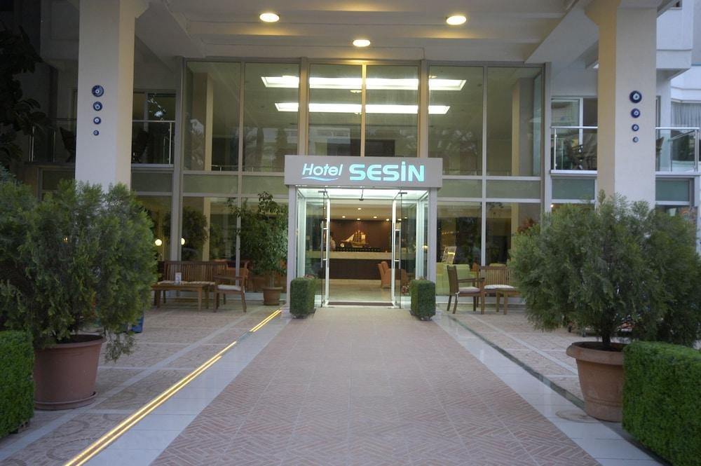 Foto del exterior de Sesin Hotel