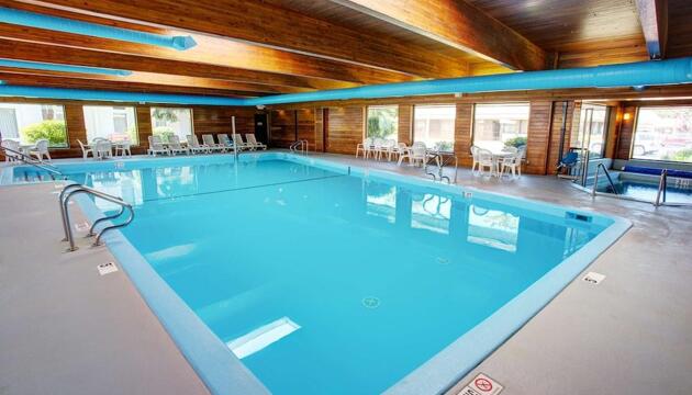 Photo – Hotel Country Inn &amp; Suites by Radisson, Traverse City, MI