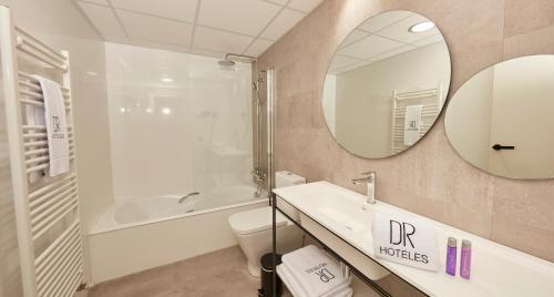 Foto del baño de Apartamentos Dos Rios Avenida Ainsa