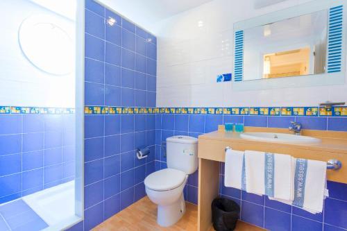 Foto del baño de Apartamentos Ses Eufabietes