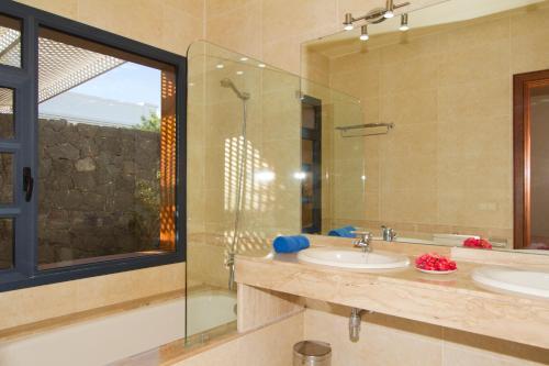 Foto del baño de Sun Grove Villas &amp;amp; Spa