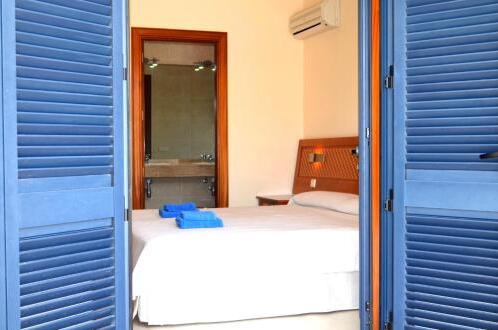 Foto de una habitación de Sun Grove Villas &amp;amp; Spa