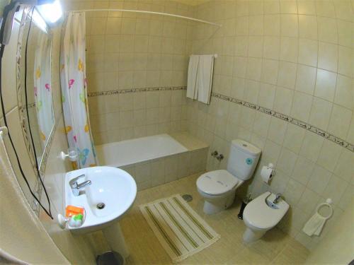 Foto del baño de Apartamentos Turisticos Praia Grande
