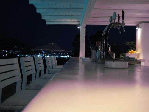 Foto de los servicios de Roses Beach Hotel