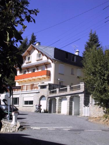 Foto del exterior de Apartamentos Residence Les Cimes
