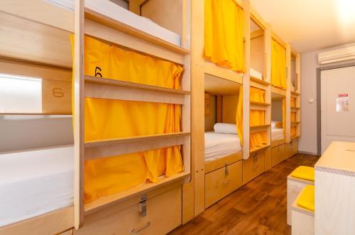 Foto de una habitación de Yes Lisbon Hostel
