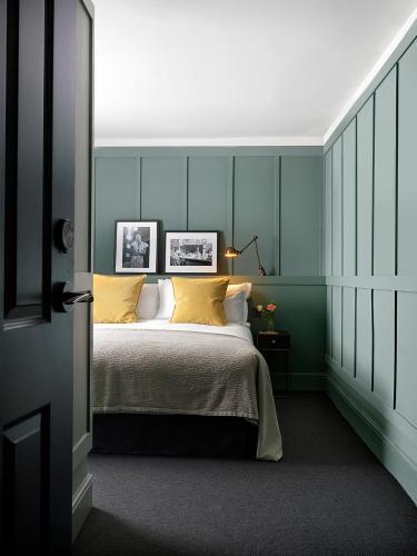 Room – Cult Hotels The George Cheltenham