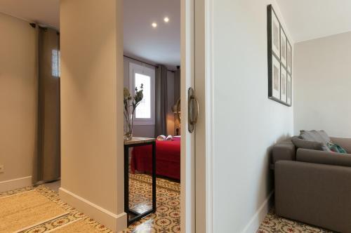 Foto de una habitación de Apartamentos Weflating Suites Sant Antoni Market